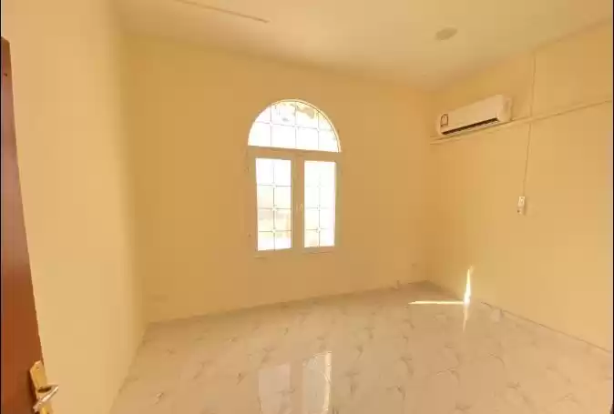 Résidentiel Propriété prête 2 chambres U / f Appartement  a louer au Doha #15707 - 1  image 